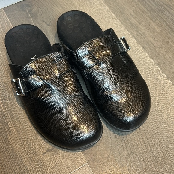 Vionic Mallory Clog Black Embossed Slip-on Mule Women’s Size 6 - Picture 4 of 17